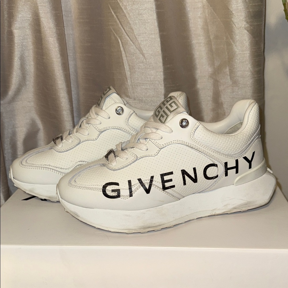 π€ Authentic Givenchy GIV Runner Logo Sneakers White 7 37 π€ - Picture 8 of 15